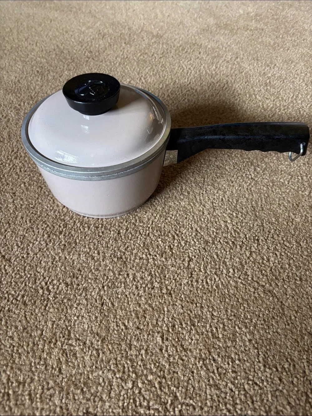 Club Aluminum pink/rose Enamel Saucepan with Black Handle and Knob